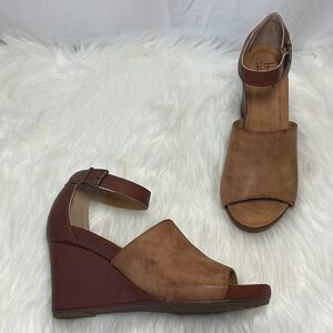 Born Comfort Tan Leather Wedge Ankle Strap Shoes Sz 10